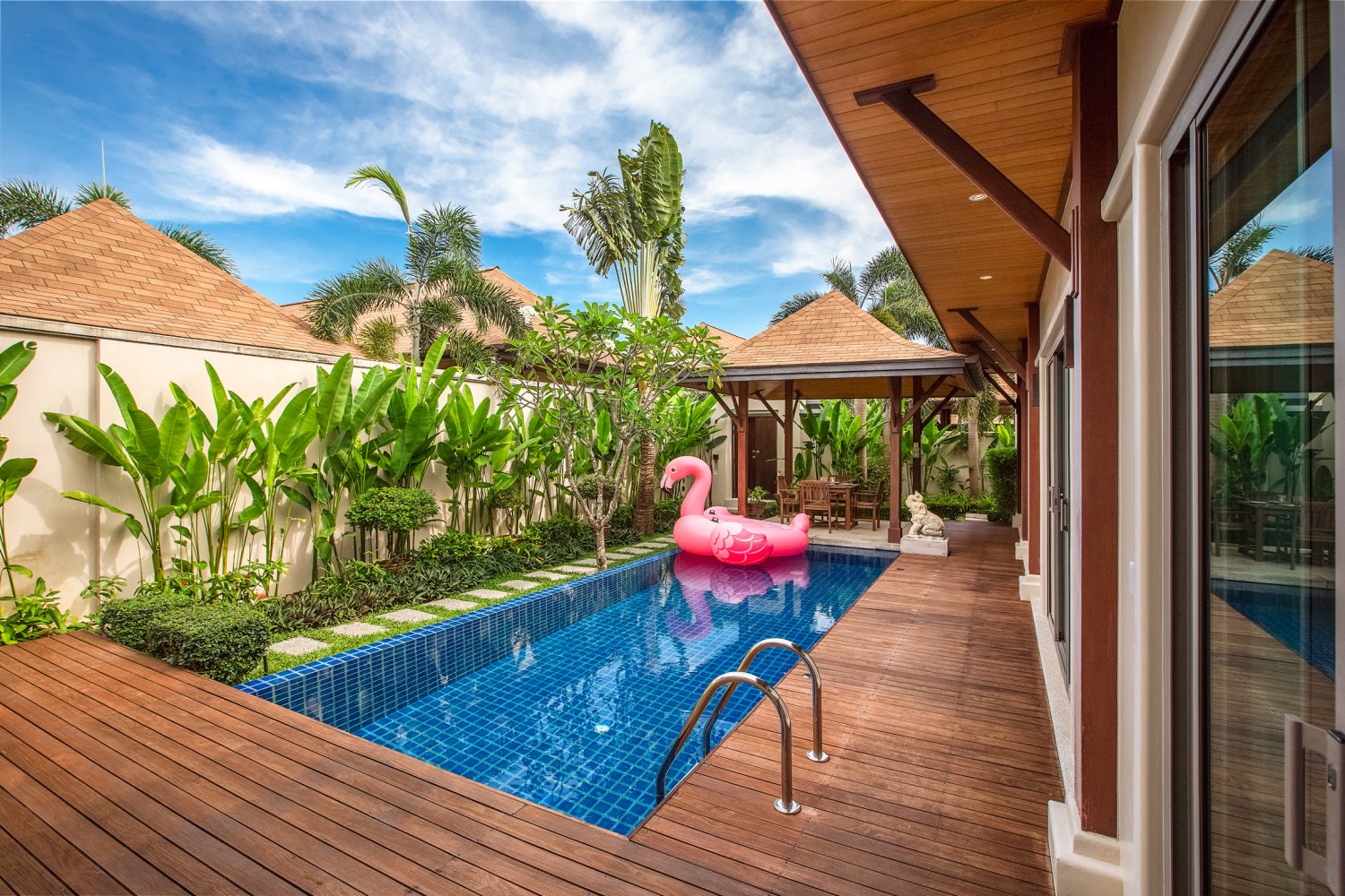 Property image - full photo 2