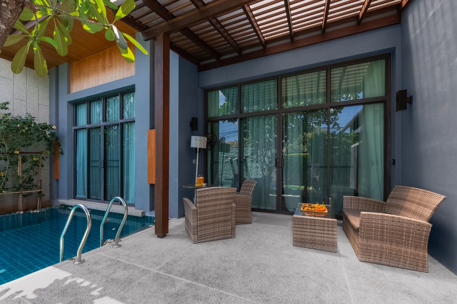 Property image - full photo 2