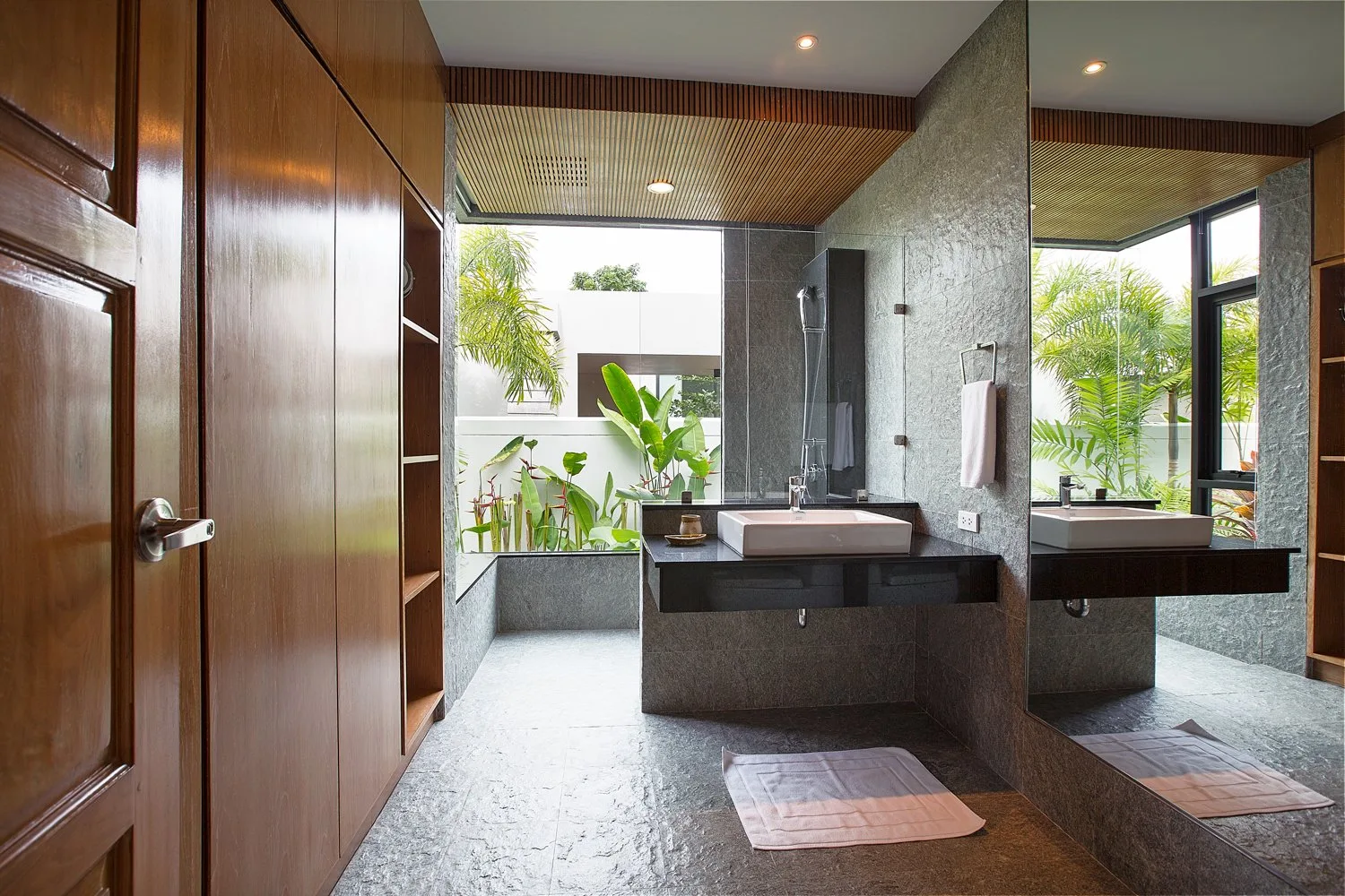 Property image - full photo 16