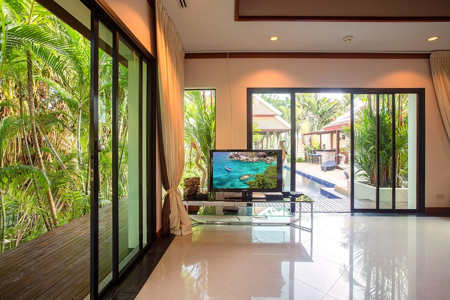 Property image - full photo 10