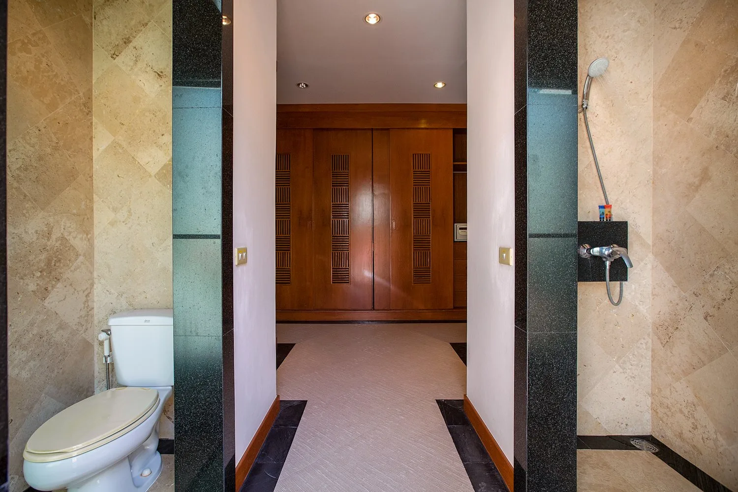 Property image - full photo 32