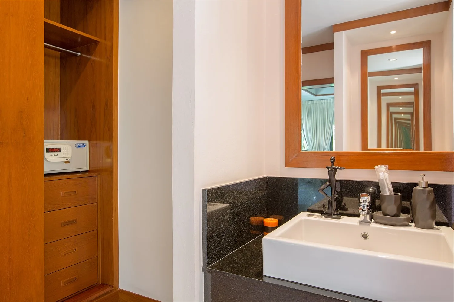 Property image - full photo 33