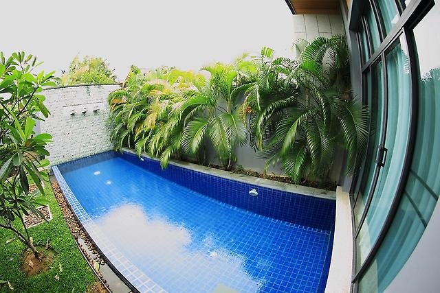 Property image - full photo 2