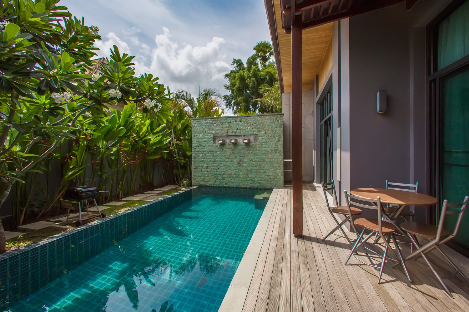 Property image - full photo 2