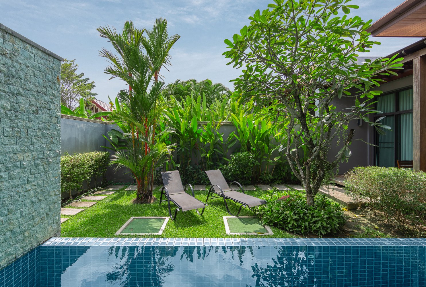 Property image - full photo 32