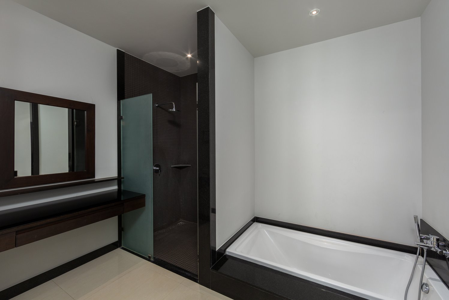 Property image - full photo 18