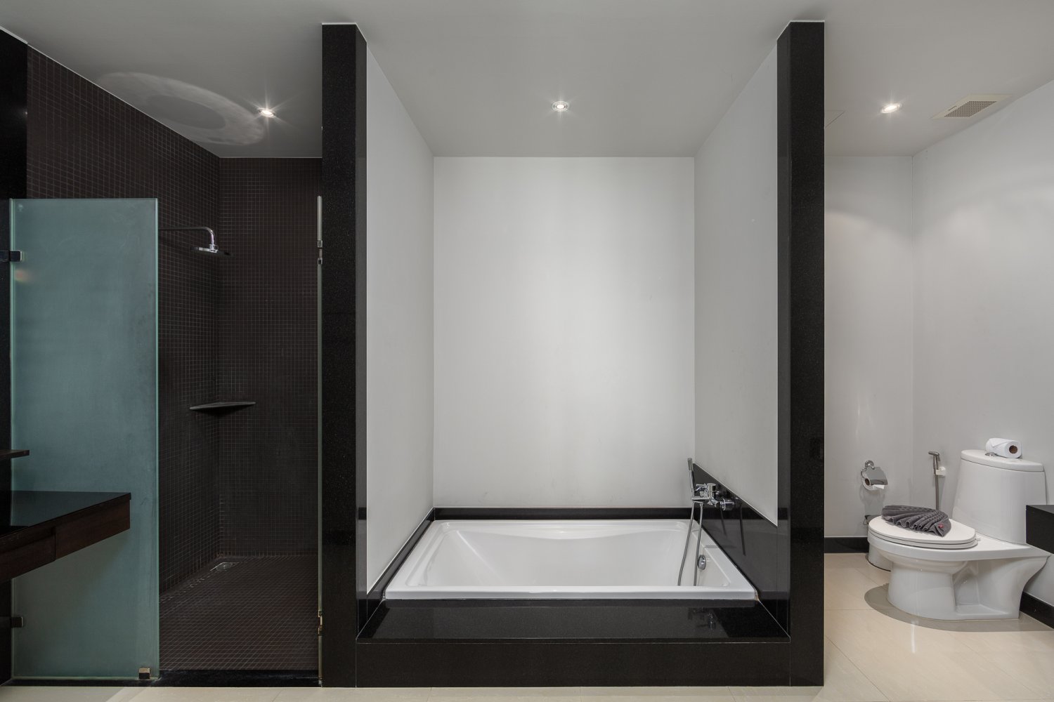 Property image - full photo 17