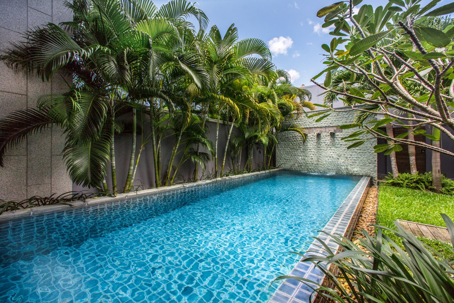 Property image - full photo 2