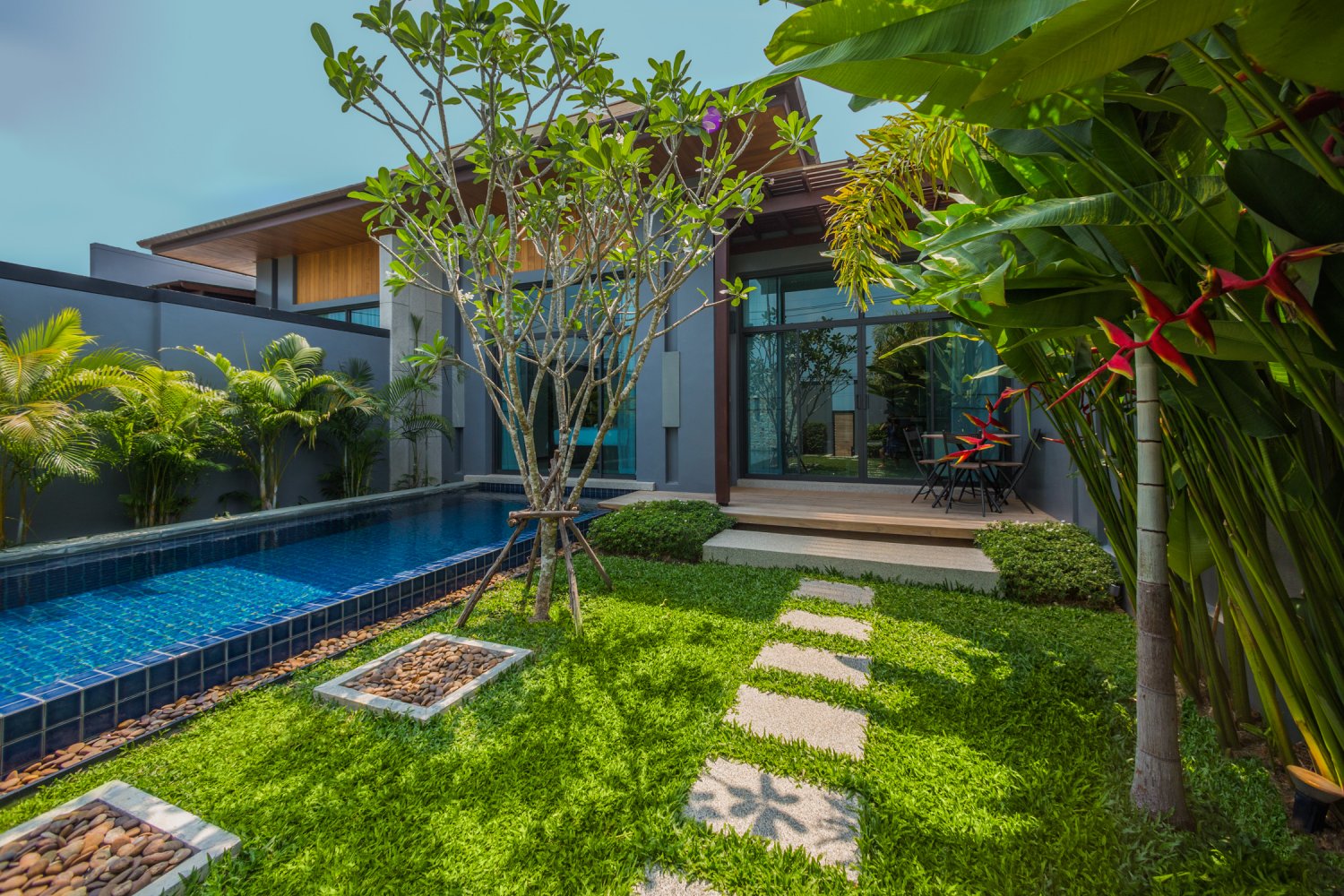 Property image - full photo 2