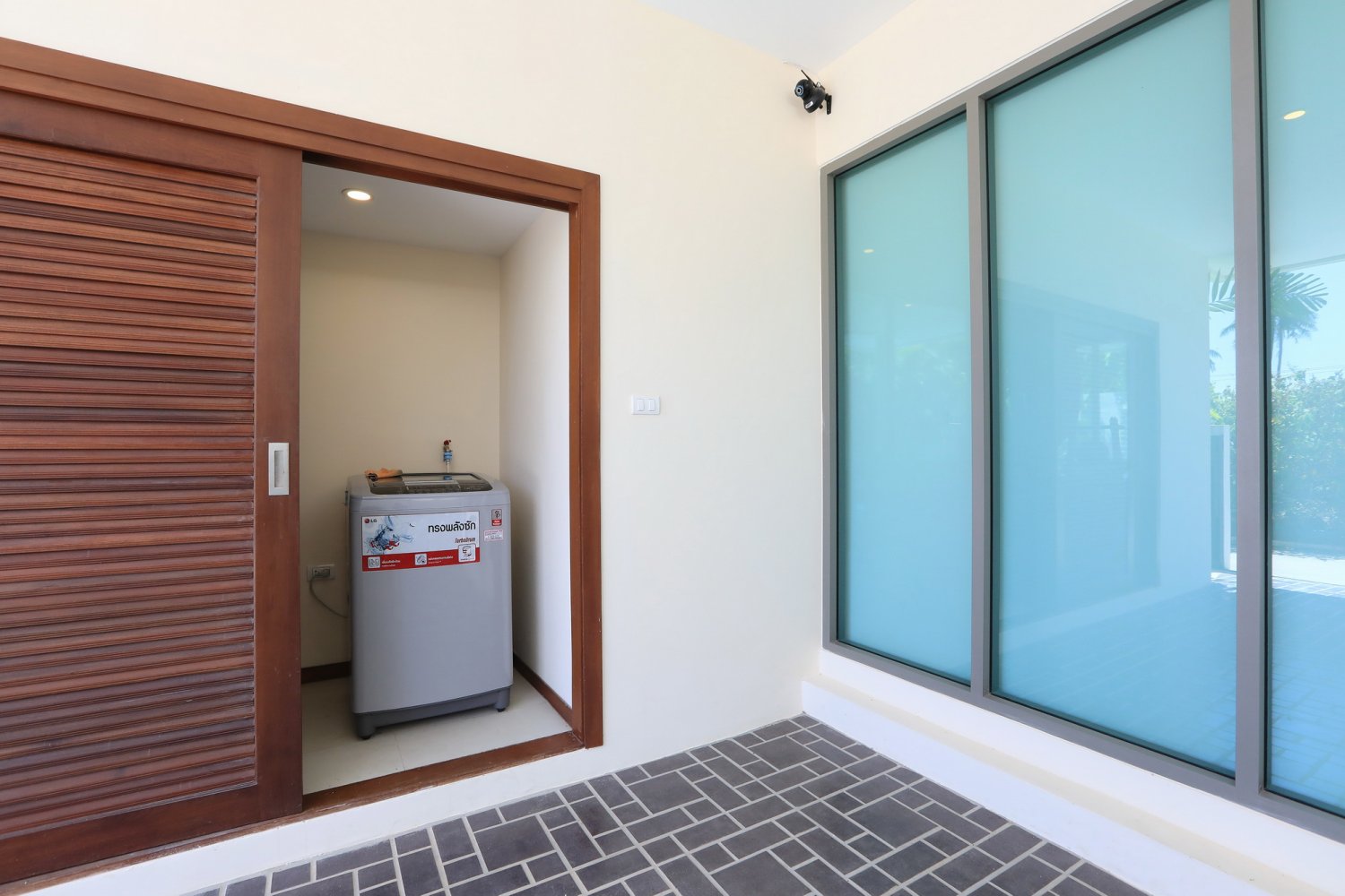 Property image - full photo 28