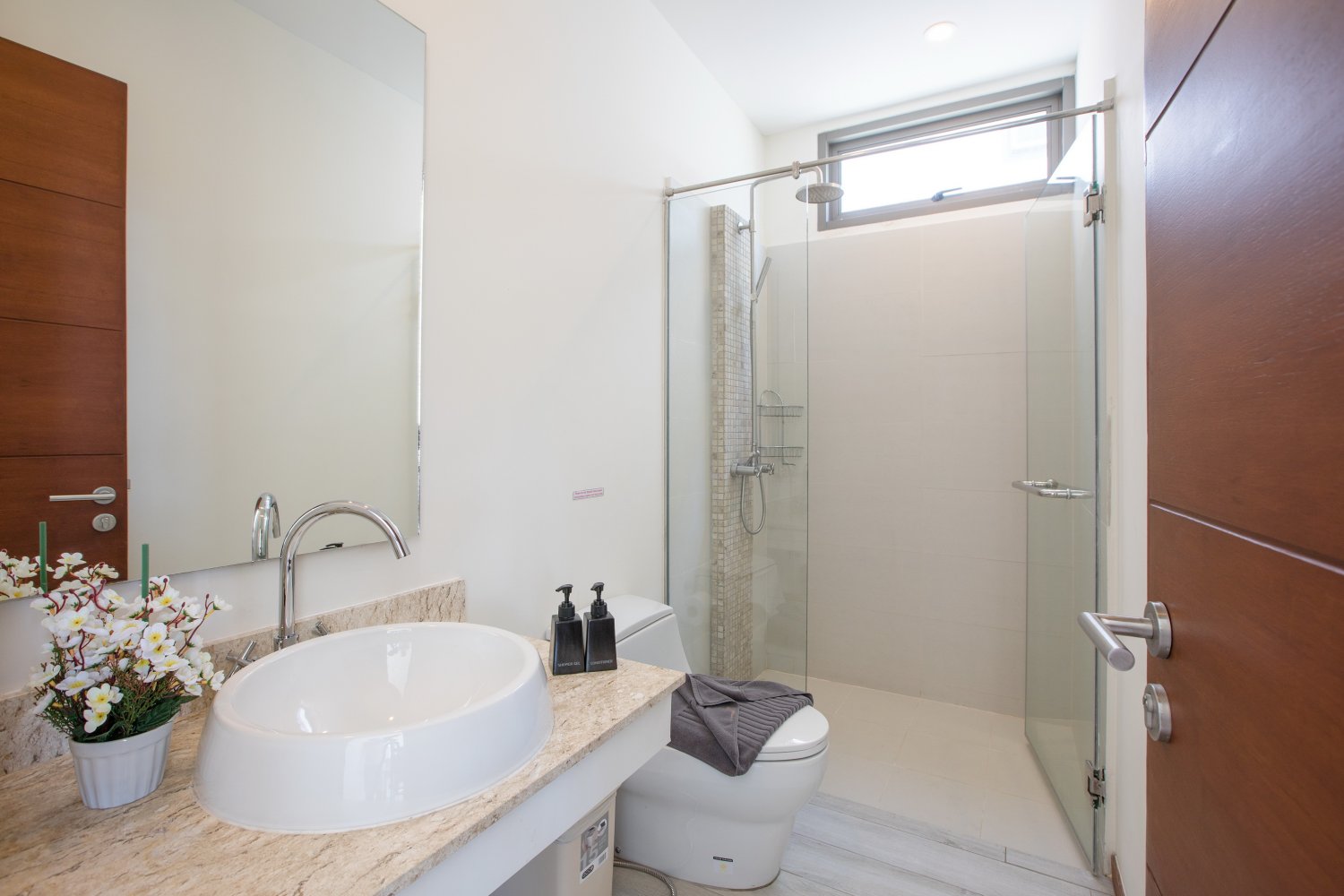 Property image - full photo 16
