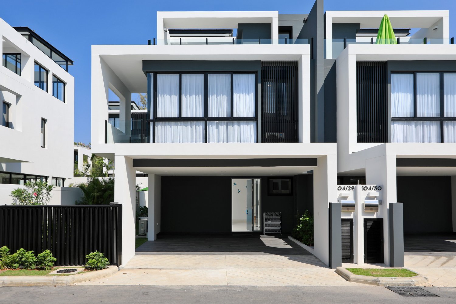 Property image - full photo 4