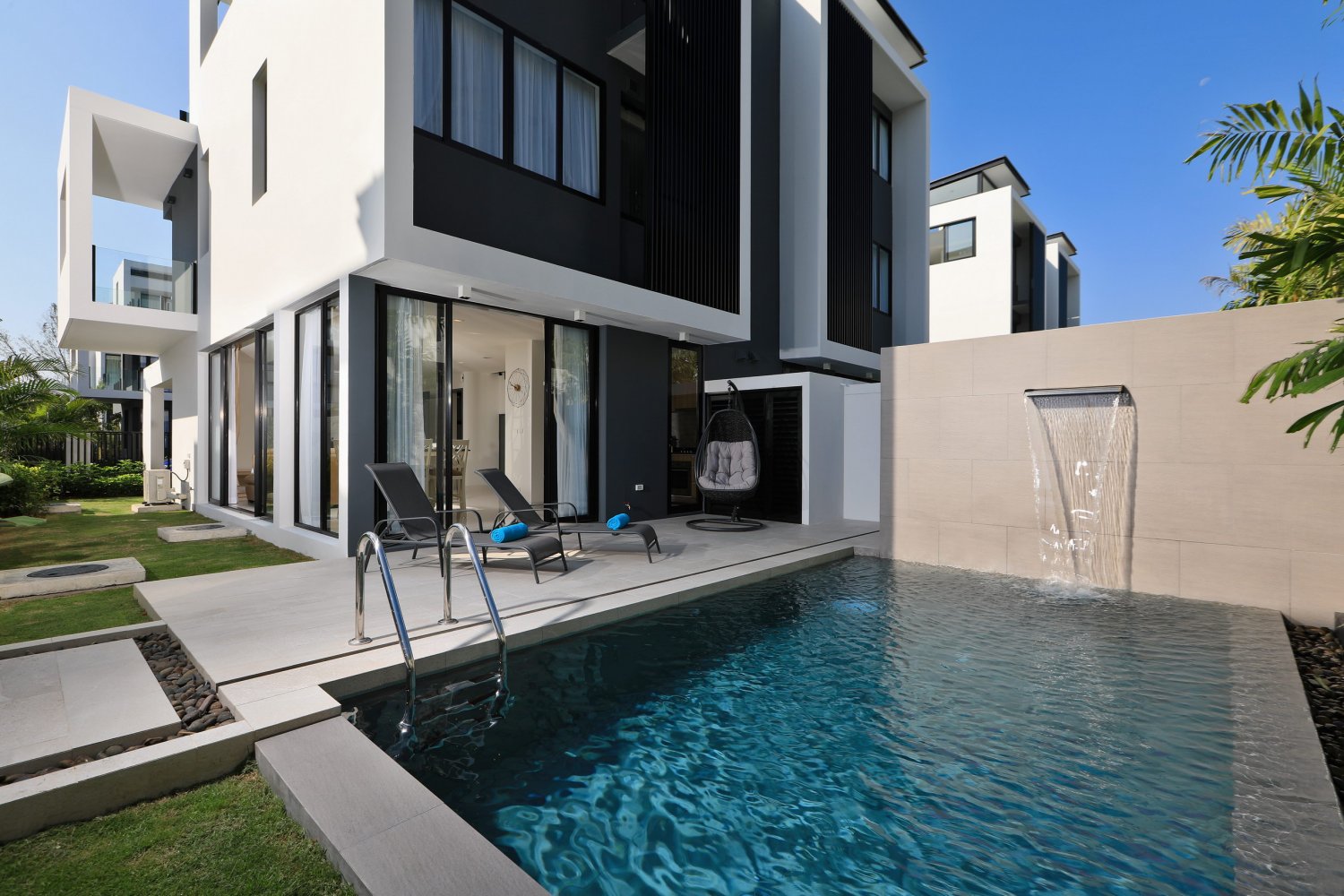 Property image - full photo 3
