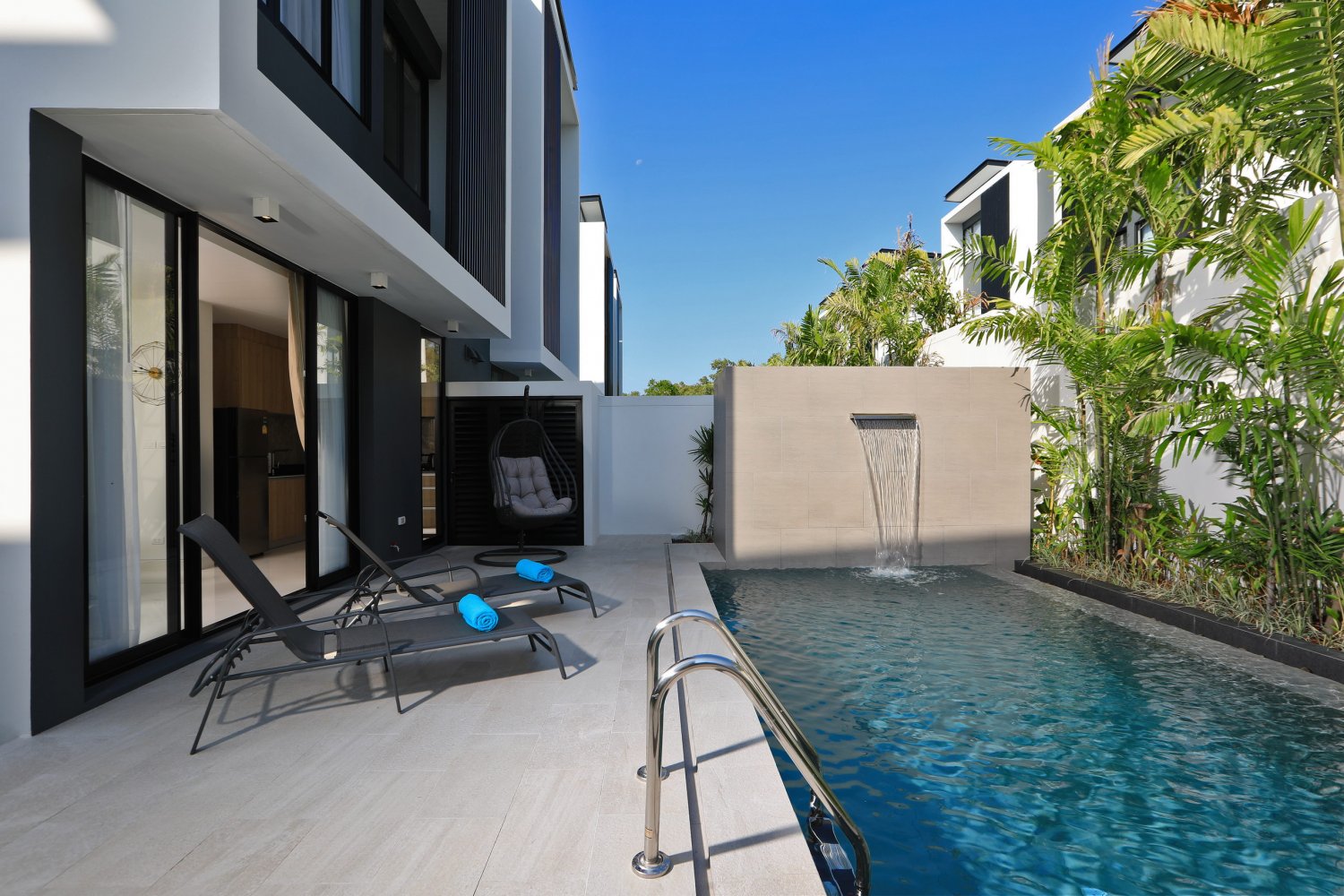 Property image - full photo 2