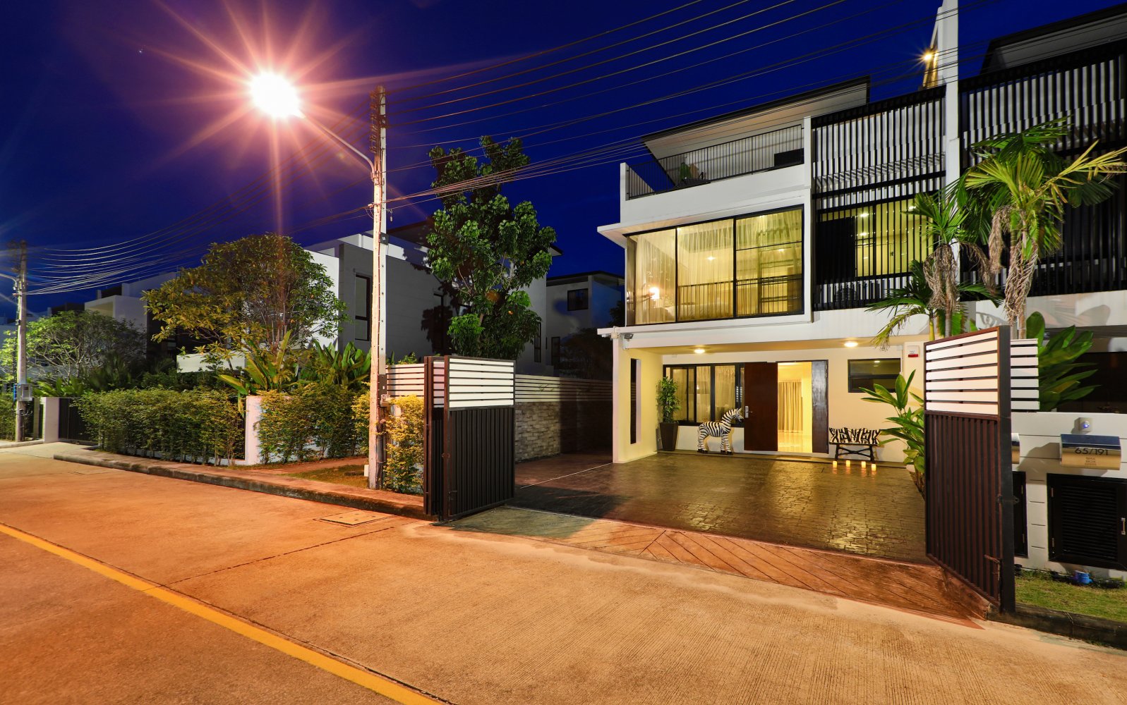 Property image - full photo 2