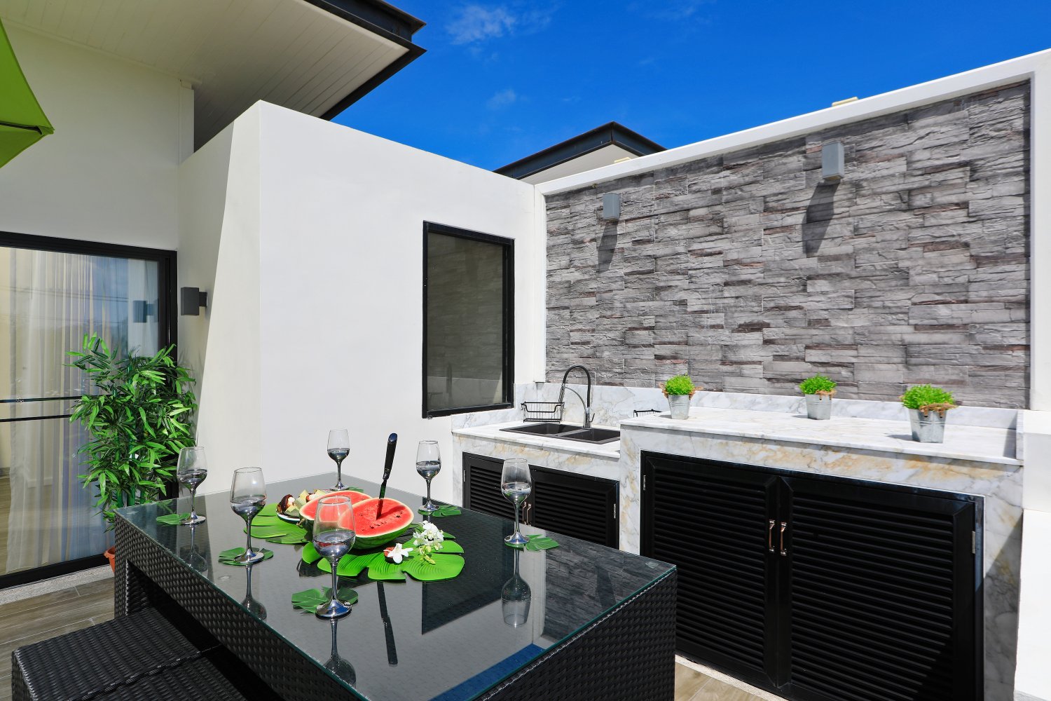 Property image - full photo 11