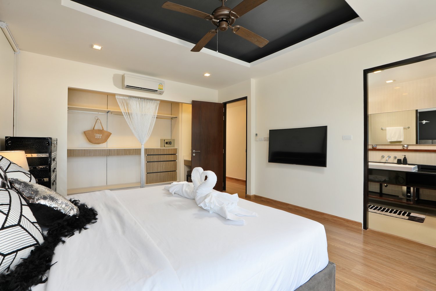 Property image - full photo 22