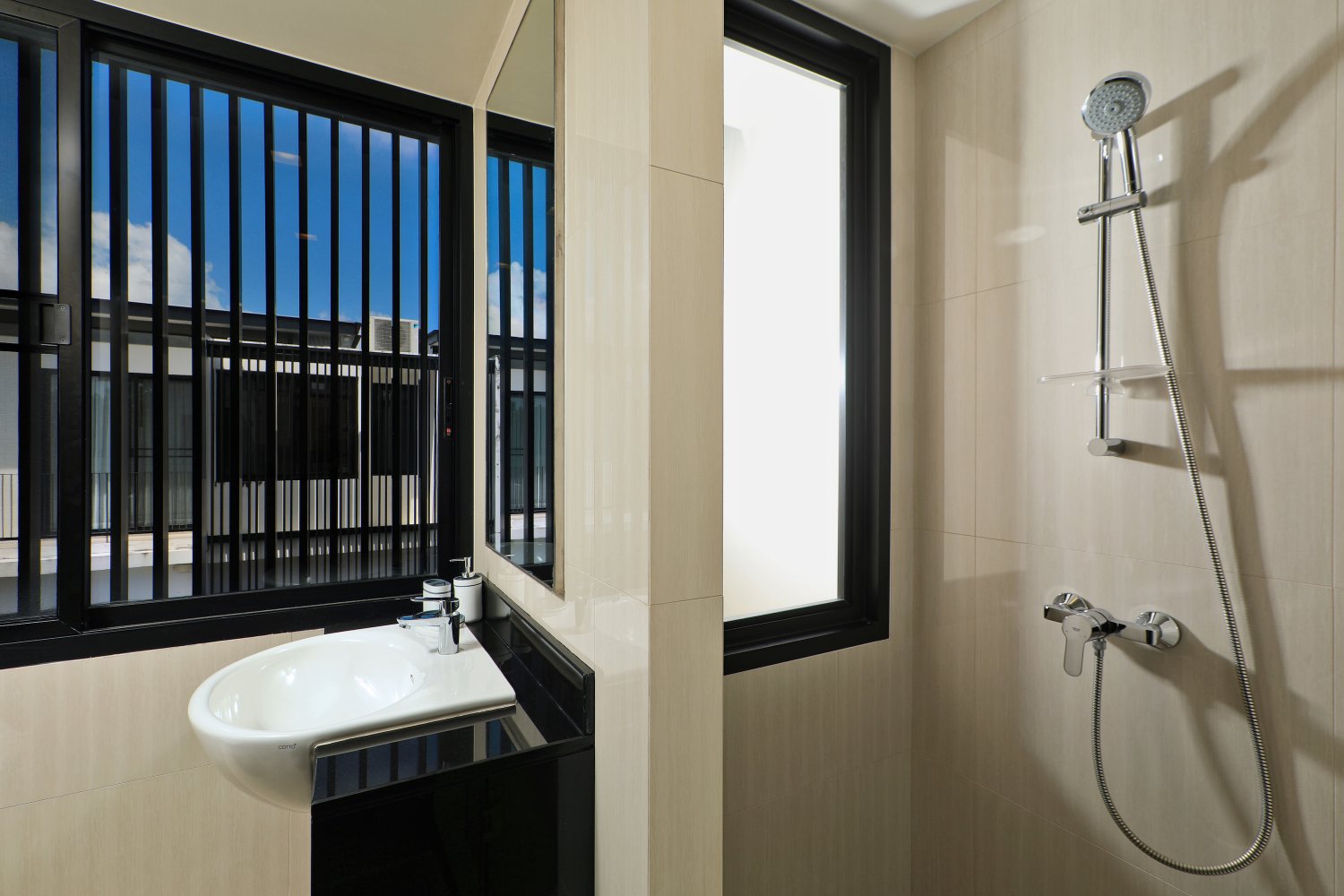 Property image - full photo 14