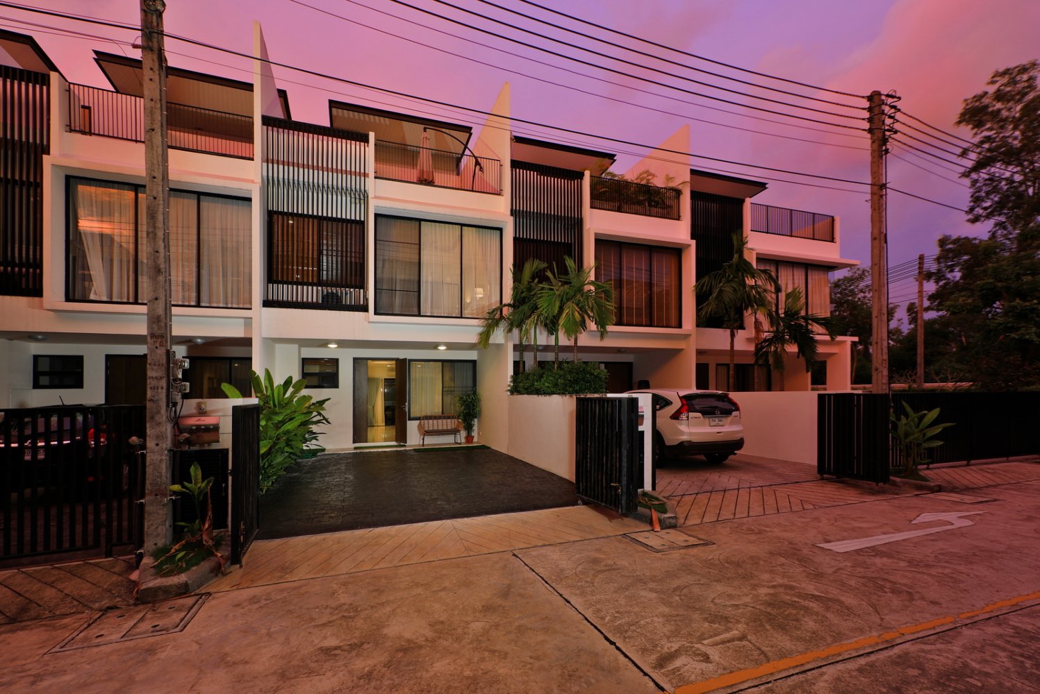 Property image - full photo 2