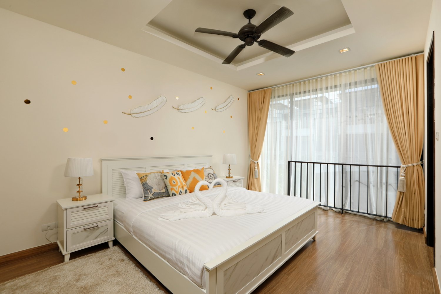 Property image - full photo 16