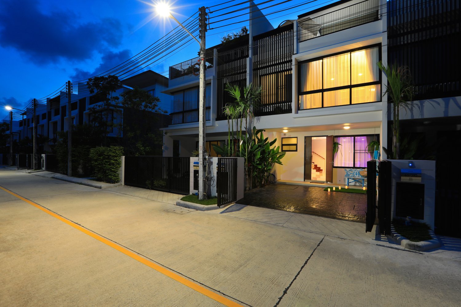 Property image - full photo 2