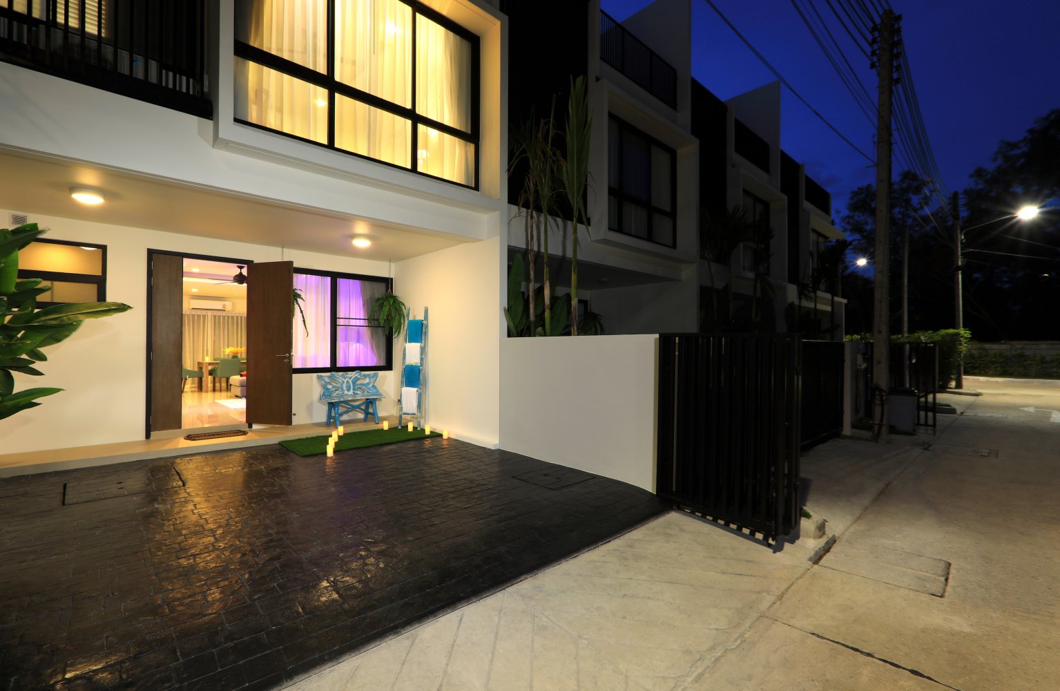 Property image - full photo 2