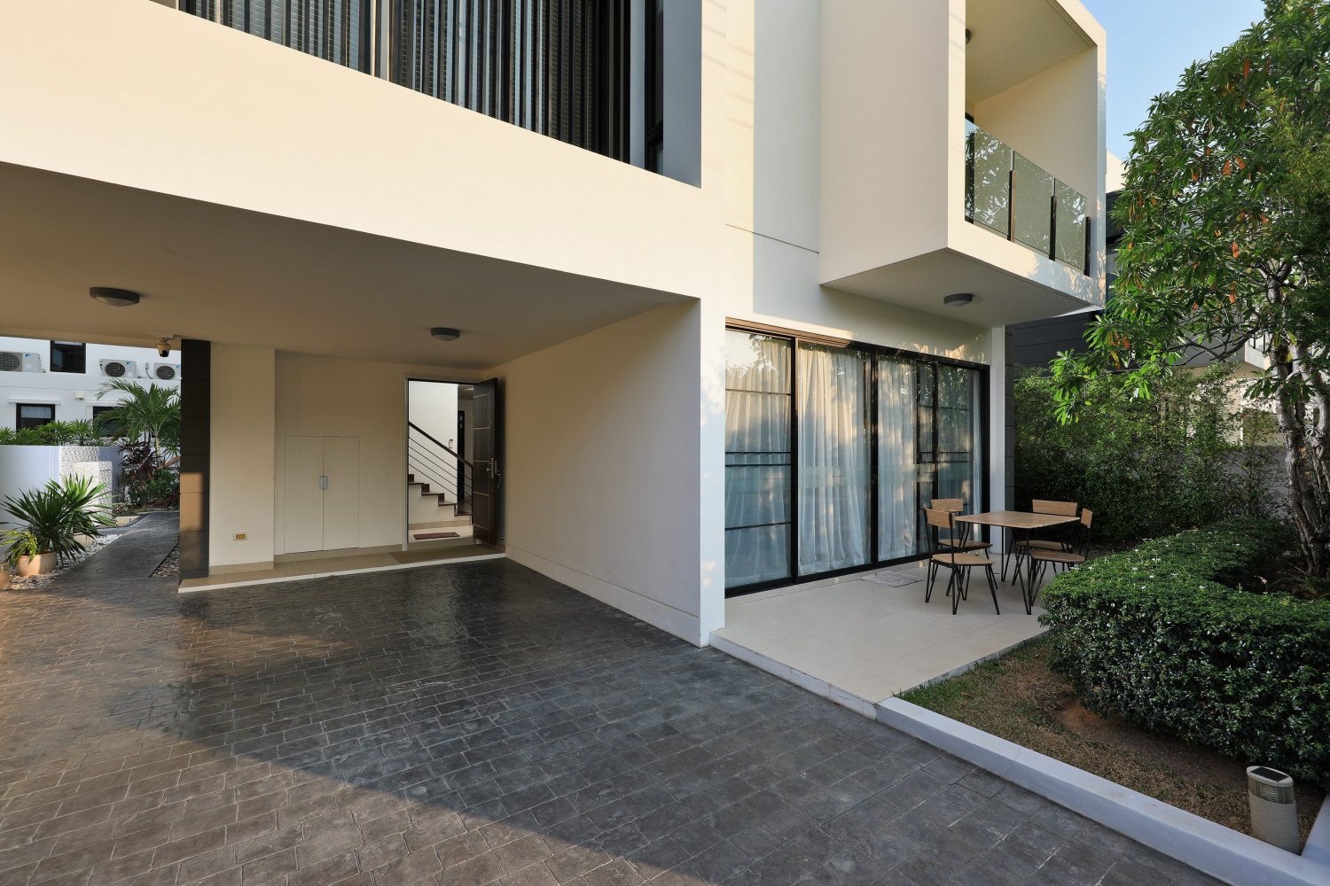 Property image - full photo 3