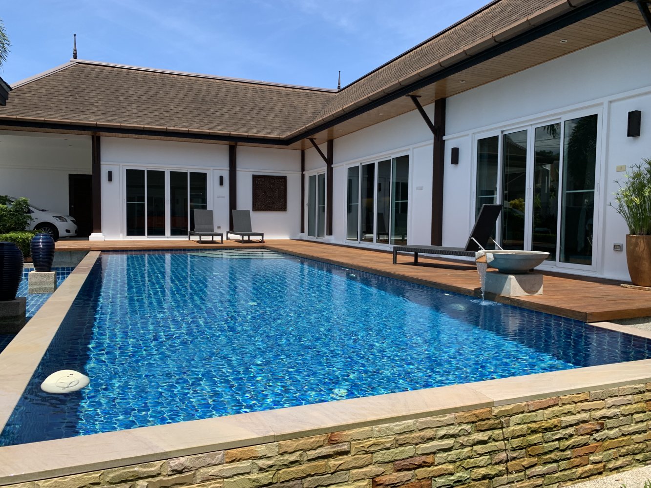 Property image - full photo 2