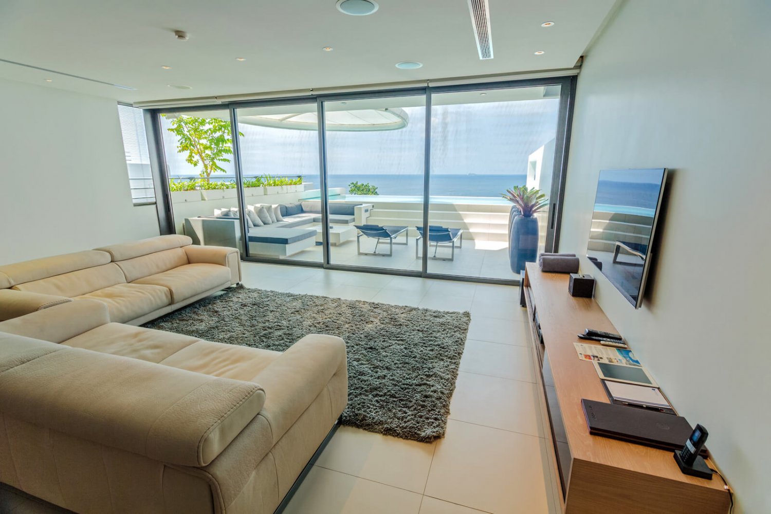 Property image - full photo 2