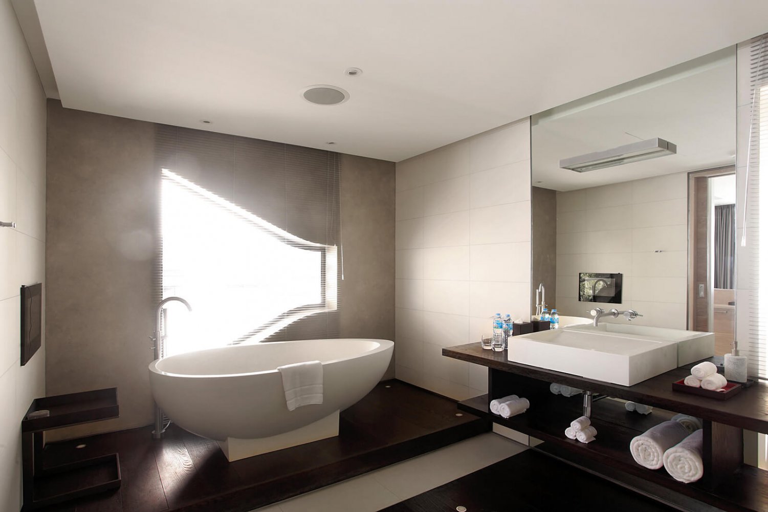 Property image - full photo 3