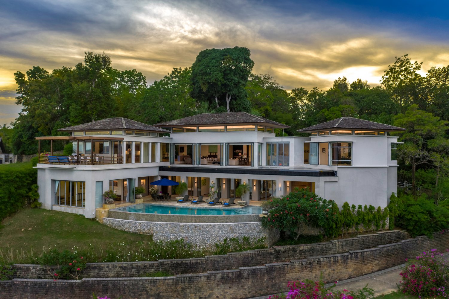 Property image - full photo 2