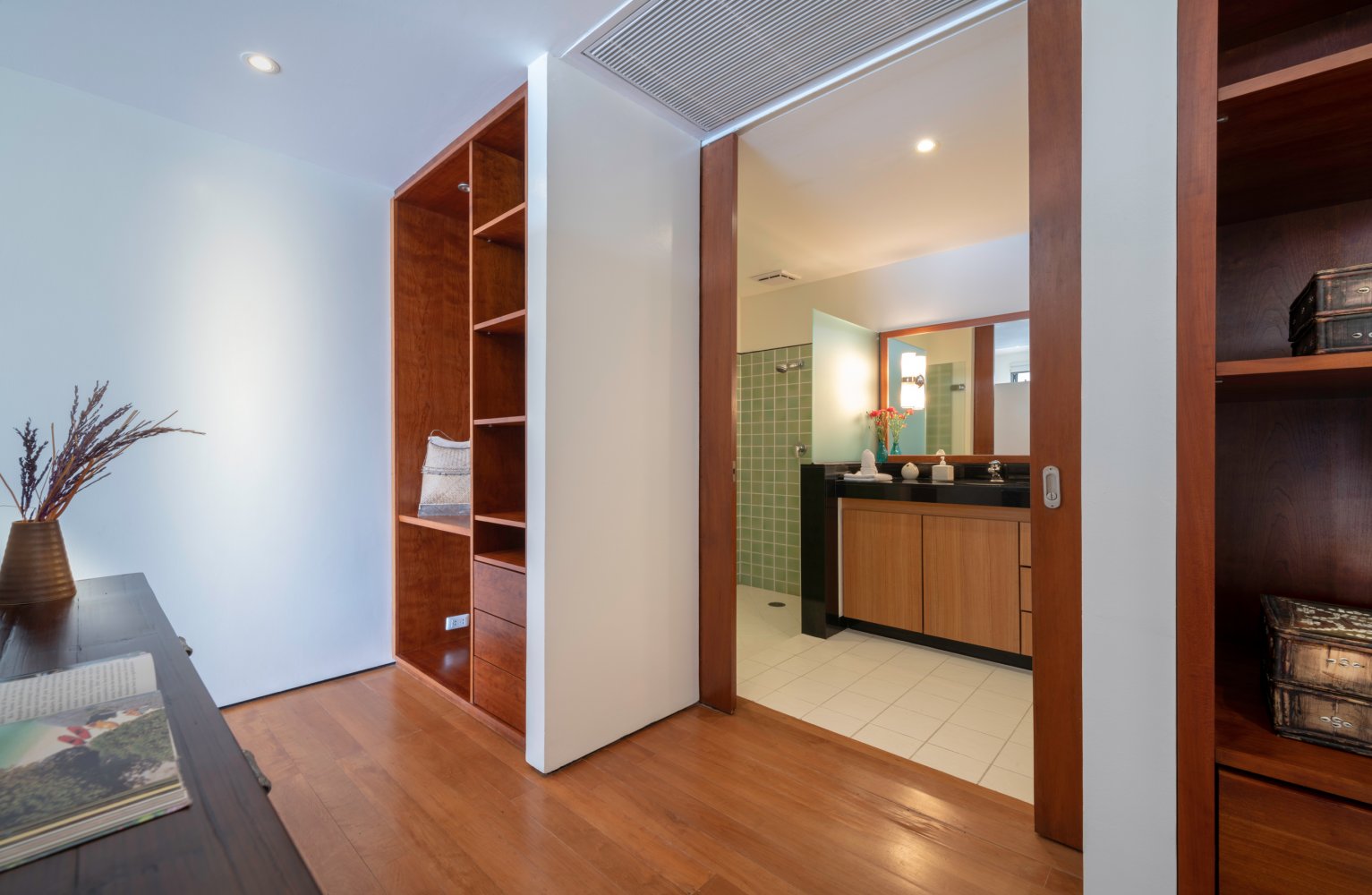 Property image - full photo 32