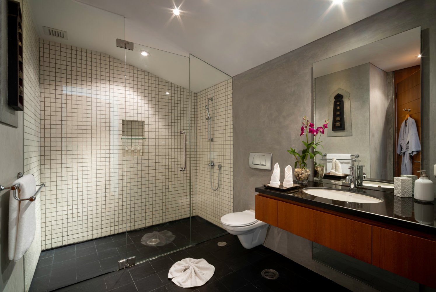 Property image - full photo 16