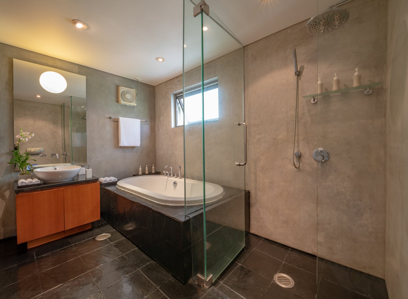 Property image - full photo 25