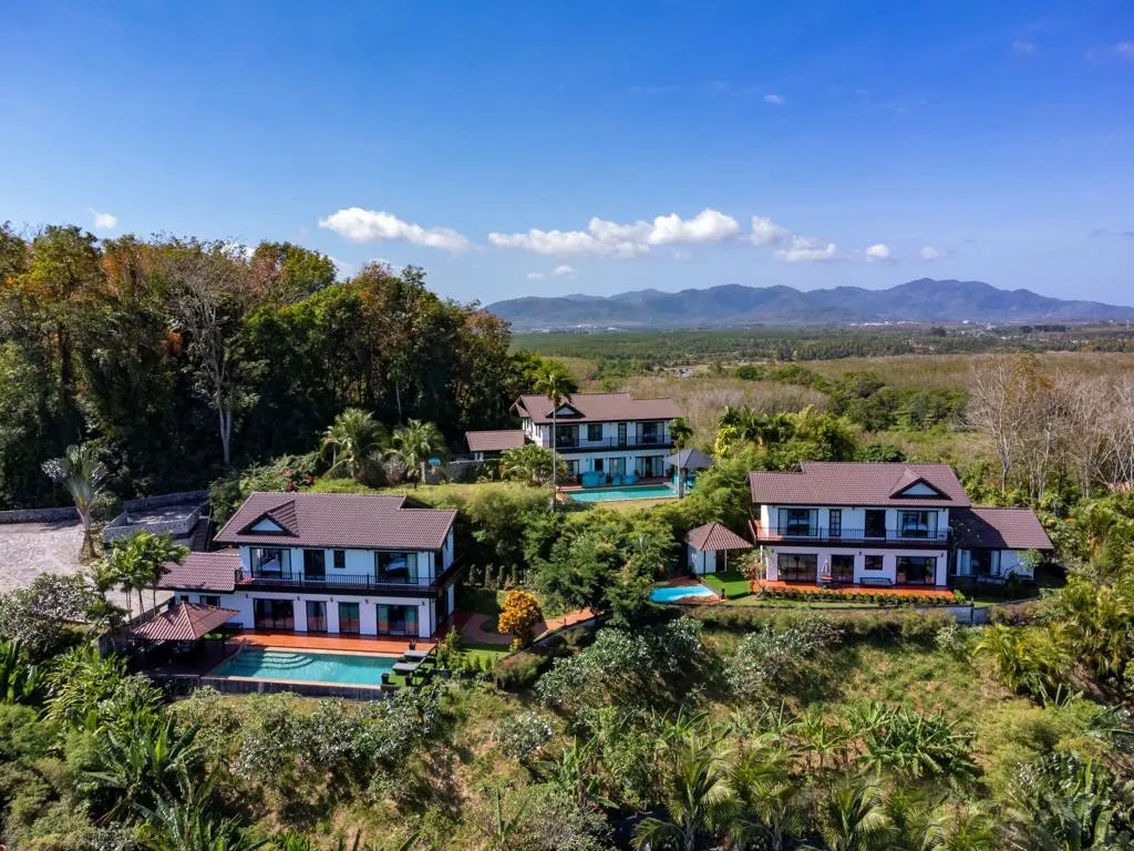 Property image - full photo 2
