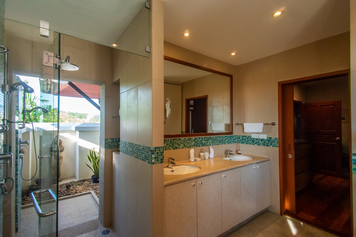Property image - full photo 65