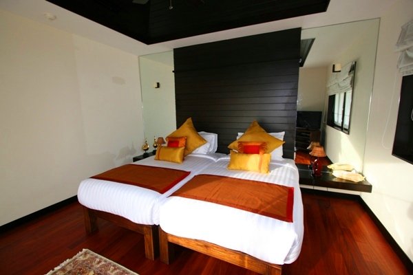 Property image - full photo 8