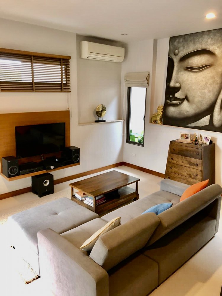 Property image - full photo 3