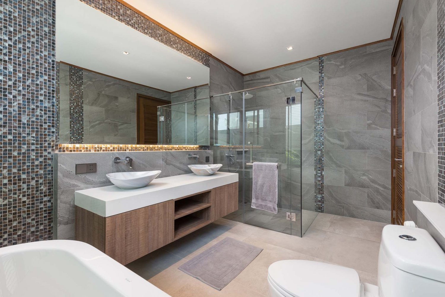 Property image - full photo 18