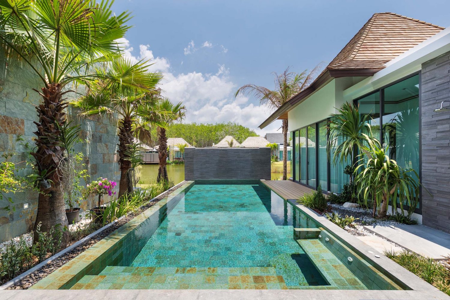 Property image - full photo 4