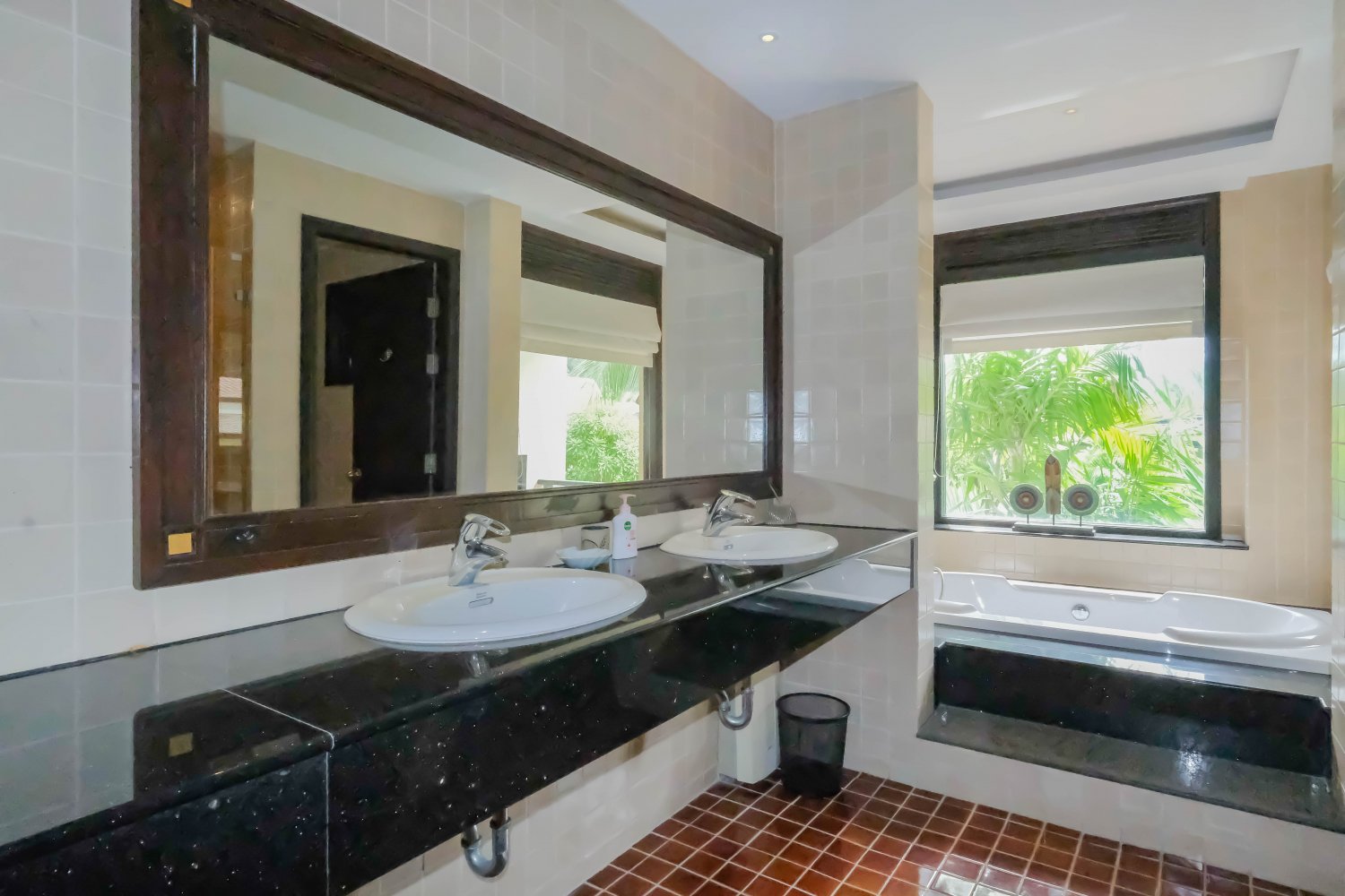 Property image - full photo 12