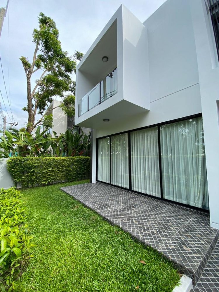 Property image - full photo 2