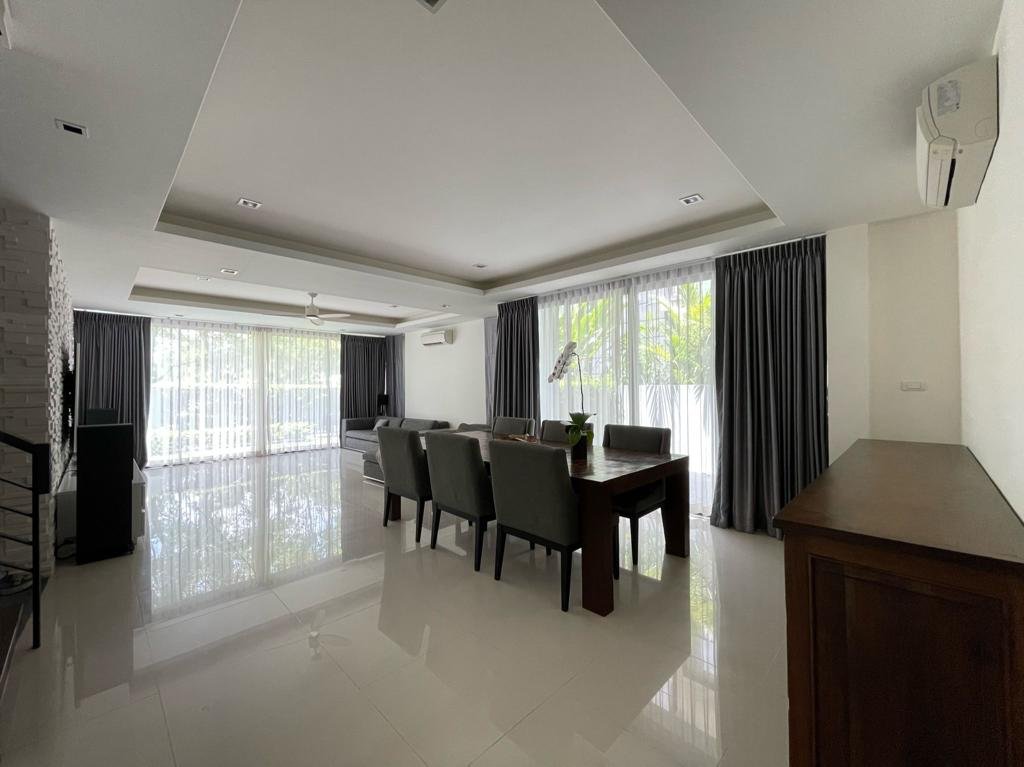 Property image - full photo 9