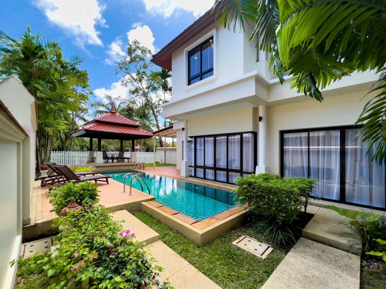 Property image - full photo 2