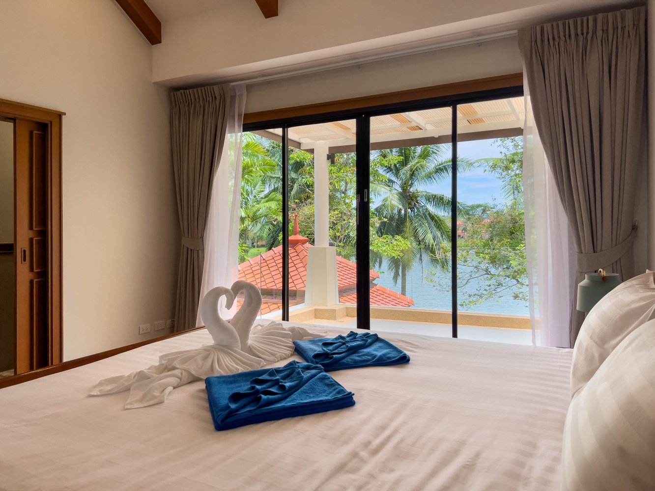 Property image - full photo 8