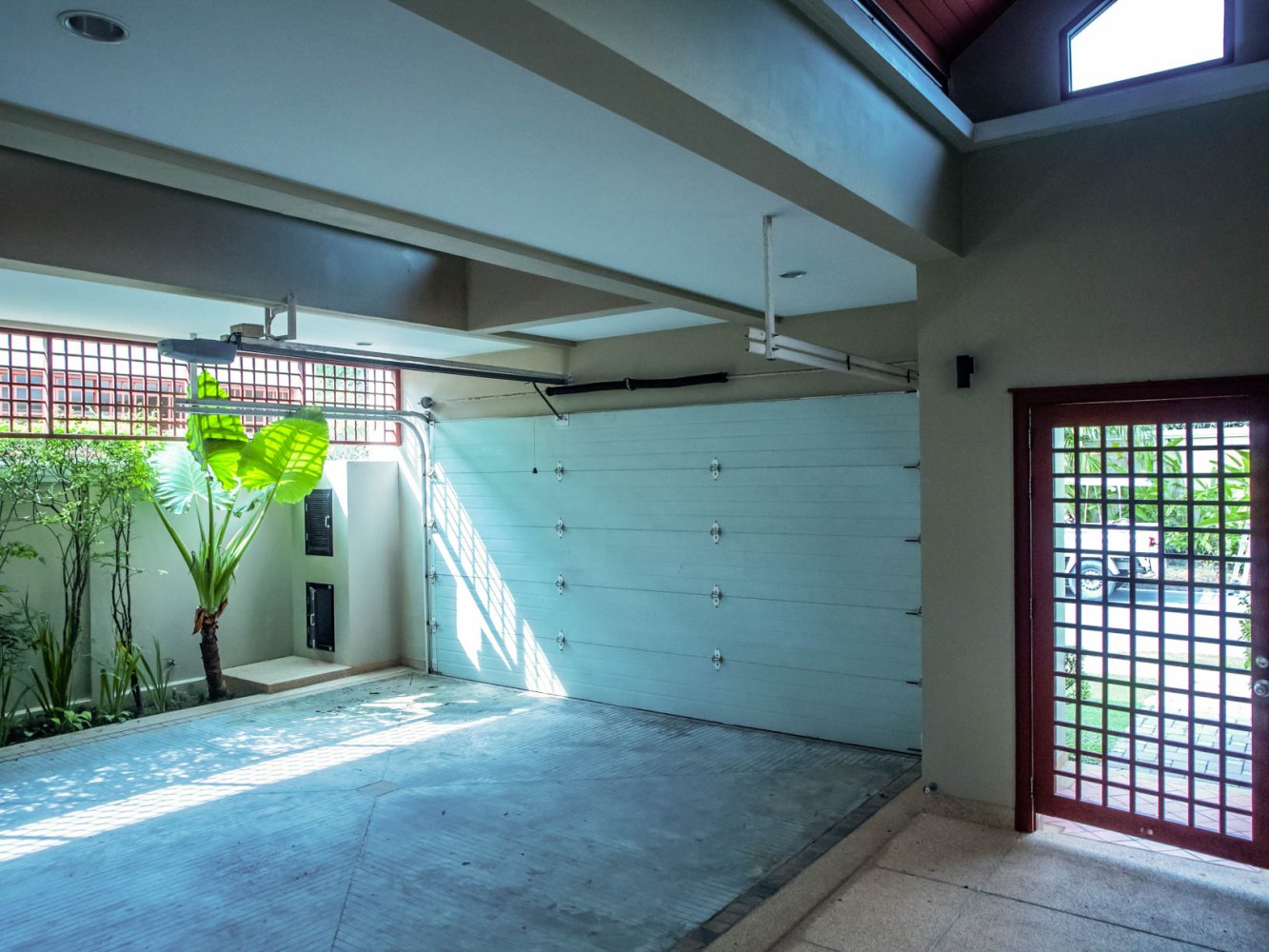 Property image - full photo 32