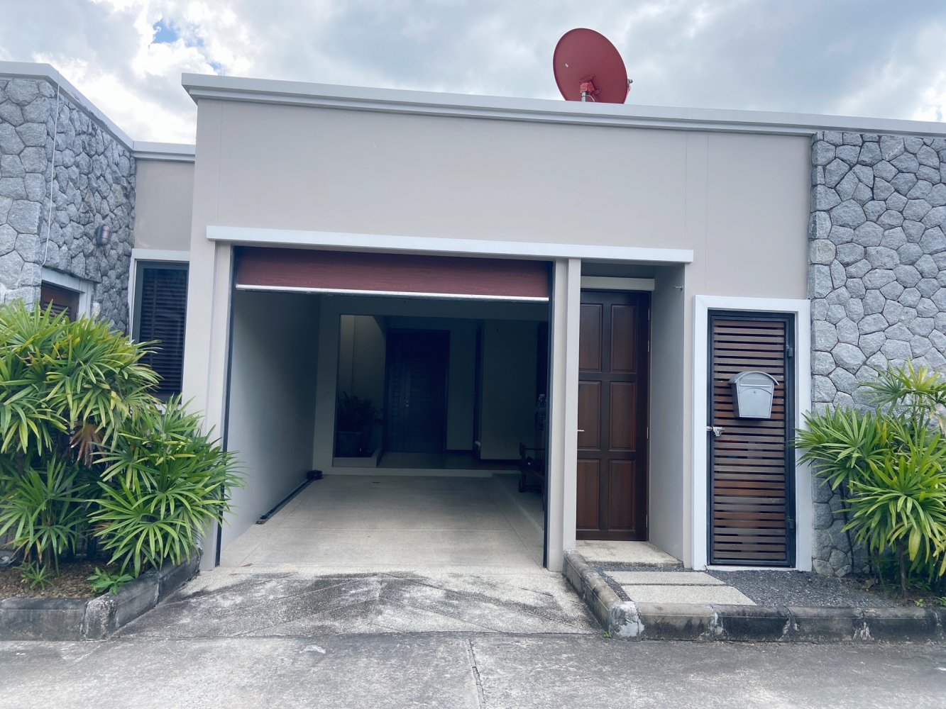 Property image - full photo 16