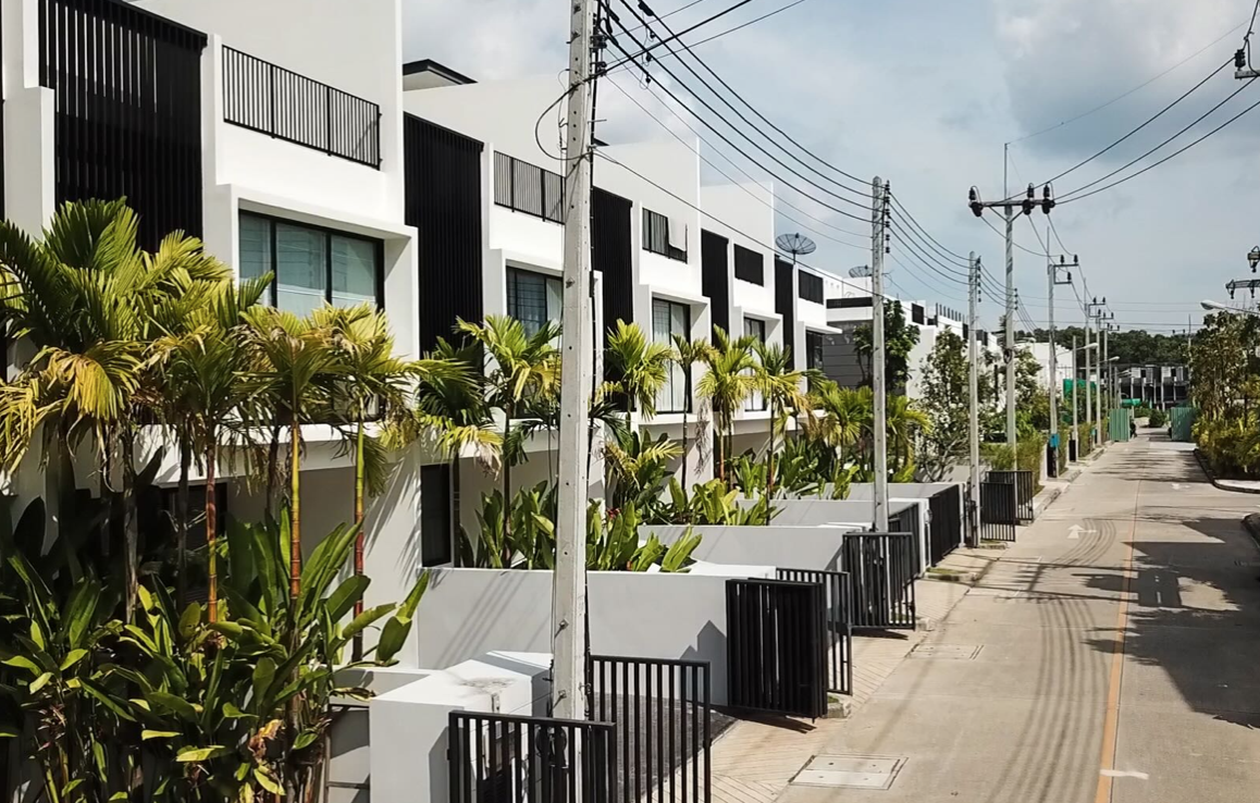 Property image - full photo 2