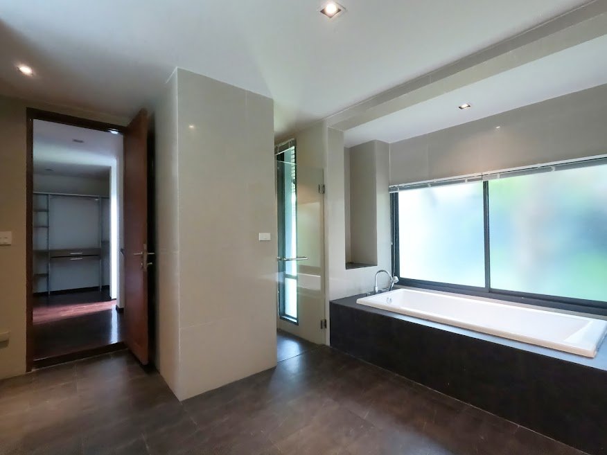 Property image - full photo 11