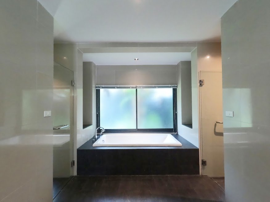 Property image - full photo 10